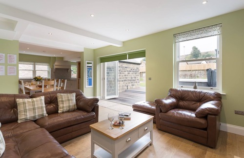 Millhouse Green Cottage | Aitken House - sleeps 10 guests in 5 bedrooms