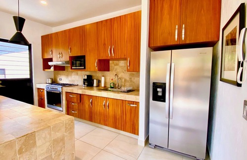 San Antonio Tlayacapan House | Ajijic 1 Bedroom Guesthouse -walk To Everything -patio -bikes - Pickleball Court