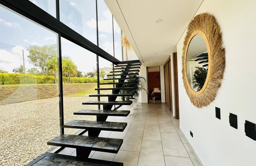Armenia House | Akanachi Luxury Home - Piscina y Jacuzzi Privado en el eje Cafetero Colombiano