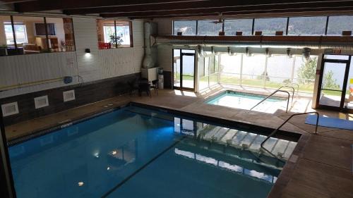 East Kootenay Resort | Akiskinook Beach Resort - 1 Br Condo - Rec Center - Indoor Pool, Hot Tub, Squash, Basketball Courts