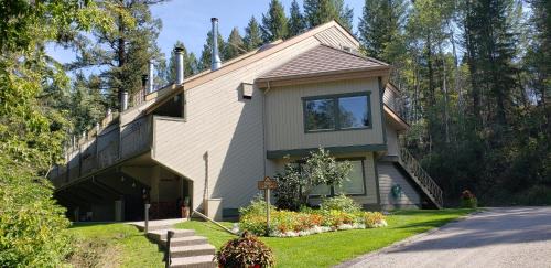 East Kootenay Resort | Akiskinook Beach Resort - 1 Br Condo - Rec Center - Indoor Pool, Hot Tub, Squash, Basketball Courts