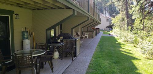East Kootenay Resort | Akiskinook Beach Resort - 1 Br Condo - Rec Center - Indoor Pool, Hot Tub, Squash, Basketball Courts