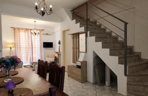 Paralia Porovitsis House | Akrata Maisonette