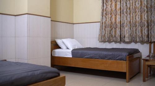 Saddar Town Hotel | AL-AMARAT HOTEL Saddar