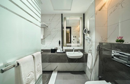 Medina Hotel | Al Manakha Rotana Madinah