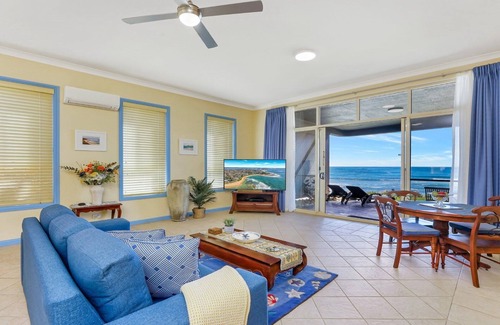 Blue Bay Apartment | AL MARE SEAHORSE | Beachfront retreat | Accom Holidays