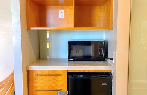 Ala Moana Condo | Ala Moana 1826 1 Bedroom Condo by RedAwning