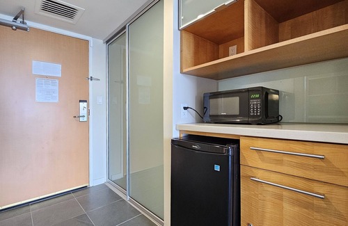 Ala Moana Apartment | Ala Moana Resort High floor with partial ocean and city views with balcony