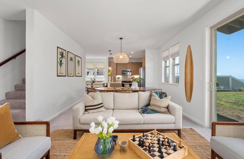Makaha Valley House | Alaula by AvantStay | Gated Security Home w Valley, Ocean Views!