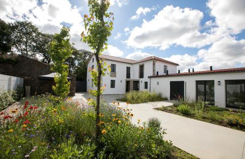 Lavacolla Hostel | ALBERGUE O FERVELLO