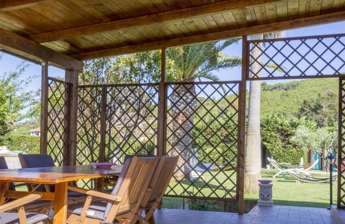 Marina di Campo Apartment | Albero del Pepe 2 with lush garden