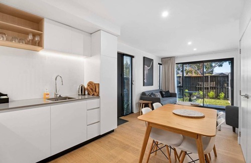 Albert Town Apartment | Albert Abode Summary: