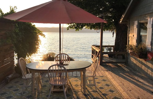 Union Cottage | Alderbrook Area Waterfront Beach Cottage, All Season Escape- Spectacular Views!