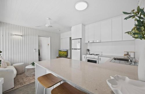 Alexandra Headland Apartment | Alex Beachside Pet Friendly 2 Bed Apartment