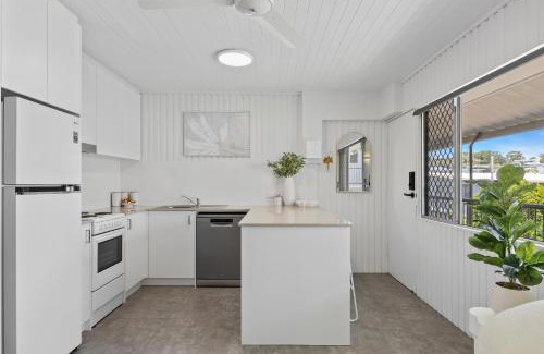 Alexandra Headland Apartment | Alex Beachside Pet Friendly 2 Bed Apartment
