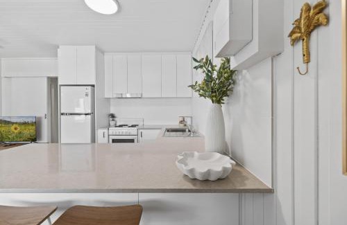 Alexandra Headland Apartment | Alex Beachside Pet Friendly 2 Bed Apartment