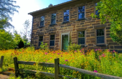 Mansfield Bed & Breakfast | Alexander Room ---- Less than 3 miles from Shawshank!