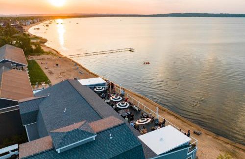Traverse City Hotel | Alexandra Inn