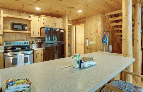 Alexandria Cabin | Alexandria Cabin w/Patio, Grill & Deck