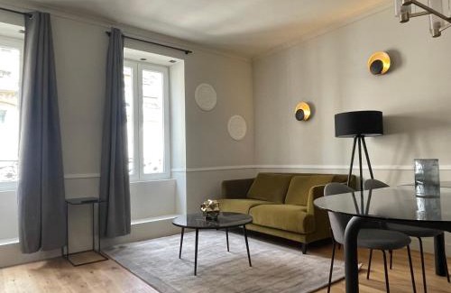 Dijon Centre Ville Apartment | Alfred Suites - Appart's Hôtel - Dijon - Centre Historique