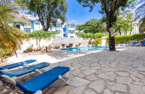 El Batey Apartment | Alicia Beach, Hispaniola Sol, great location - no car needed!