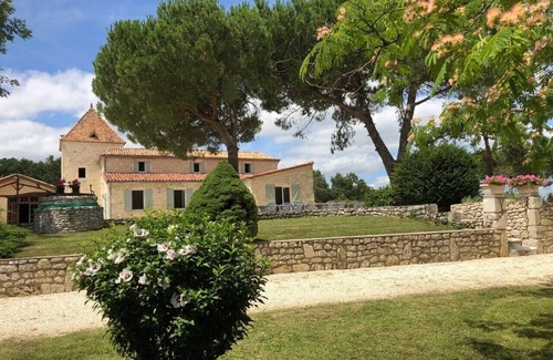 Fonroque House | All ensuite property, secluded area with private heated pool up to 15 guests