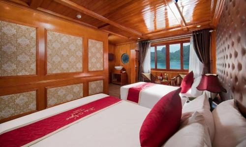 Cat Hai Boat Rental | ALL including - Stay On The Bay - Meals, Activities with Cat Ba Gem Cruise