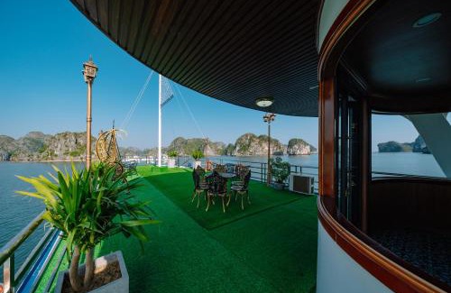 Cat Hai Boat Rental | ALL including - Stay On The Bay - Meals, Activities with Cat Ba Gem Cruise