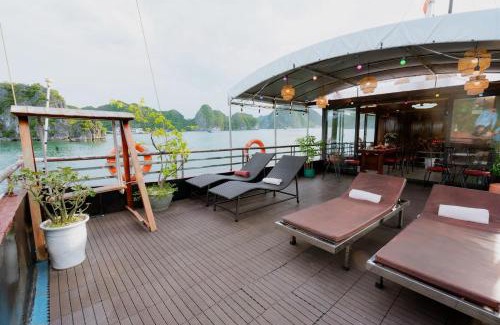 Cat Hai Boat Rental | ALL including - Stay On The Bay - Meals, Activities with Cat Ba Gem Cruise