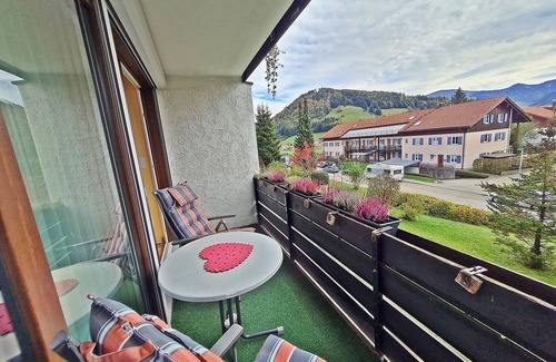 Oberstaufen Apartment | All-Inkl-FeWo with infrared panel + stove. Ski pass, Aquaria & cable cars included.
