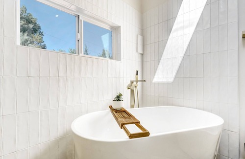 Broadmoor Cottage | All-New Earthy Chic Casita in Prime Location