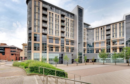 Newcastle-upon-Tyne Apartment | All Saints Apartments - By Week2Week