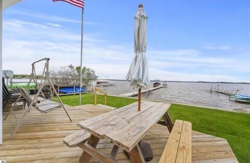 Cadillac Cottage | All season lake escape great for all year around fun!