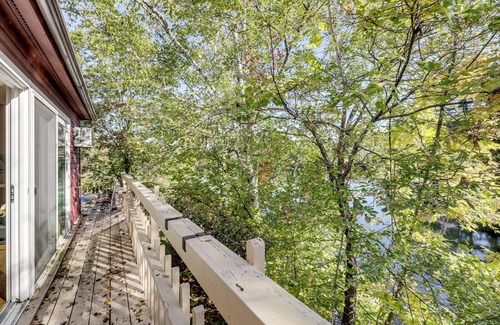 Bradford House | All-Season Lakefront Escape 8 Mi to Mount Sunapee