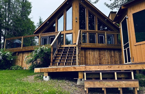 Laurentian Valley Cottage | ALL Season Waterfront Cottage with WIFI, BBQ, Beach & Boat Ramp
