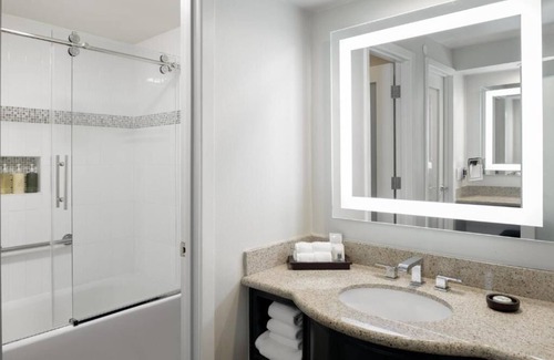 Tri-West House | All-suite Boutique Hotel Near LACMA! Skydeck, Rooftop Pool, Pets Allowed
