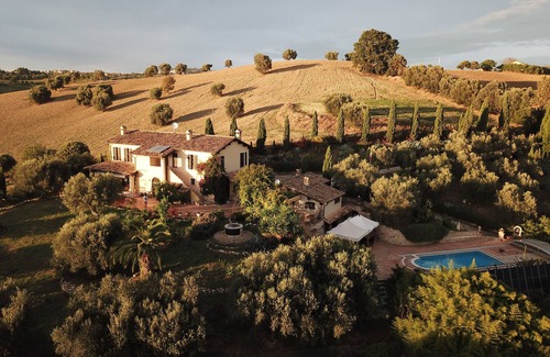Acquaviva Picena House | Alleinstehende Villa mit Pool schönem Panorama, ruhig, nur 9km zum Strand.