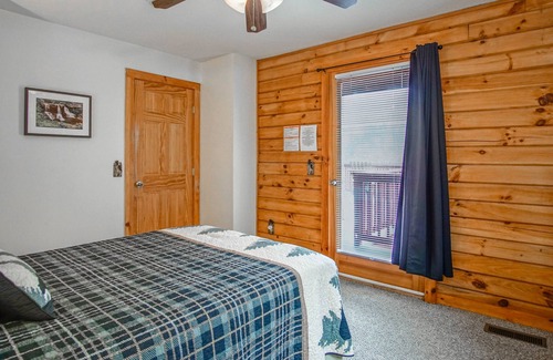 Slatyfork Farm House | Allens Mountain Retreat 4 Br Outdoor Hot Tub Short Drive to Snowshoe Mountain Slopes