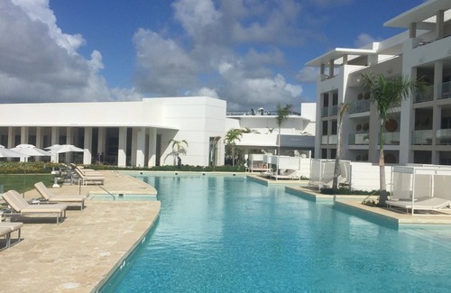 Punta Cana Apartment | Alll inclusive 4 stars resorts walking distance to the beach fine dining