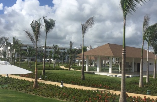 Punta Cana Apartment | Alll inclusive 4 stars resorts walking distance to the beach fine dining