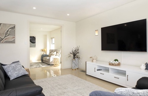 Henley Beach House | ALLURE AT HENLEY captivated in charm & elegance