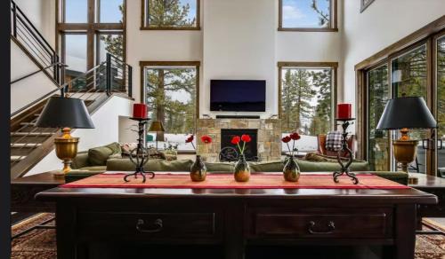 Truckee House | Allure at Schaffer's Mill by Tahoe Getaways - 4BR Pet-Friendly Home w Private Hot Tub & Air Conditioning!