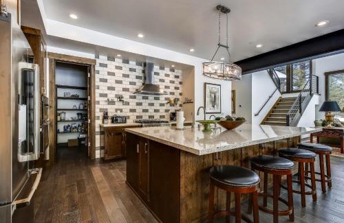 Truckee House | Allure at Schaffer's Mill by Tahoe Getaways - 4BR Pet-Friendly Home w Private Hot Tub & Air Conditioning!