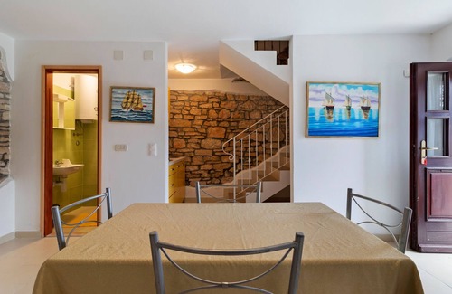 Krmed House | Alluring Holiday Home in Rovinj with Private Terrace