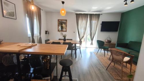 Kastel Sucurac Apartment | Almond Tree guest house