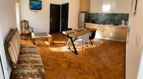 Gouveia House | Alojamento D. Duarte