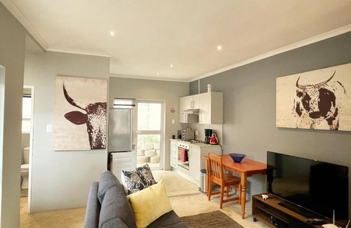 Greater Johannesburg Metropolitan Area Apartment | Alon Cottage