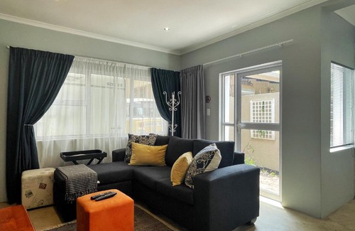 Greater Johannesburg Metropolitan Area Apartment | Alon Cottage