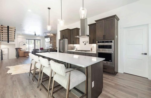 Winter Park Ski Chalet | Alpenglow Retreat | Riverfront Downtown HotTub