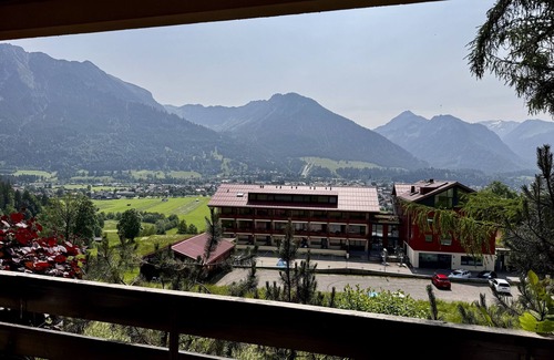 Oberstdorf Apartment | Alpenjuwel Oberstdorf – Mountain Views, Balcony & Sauna, Lift Pass, Dog Friendly